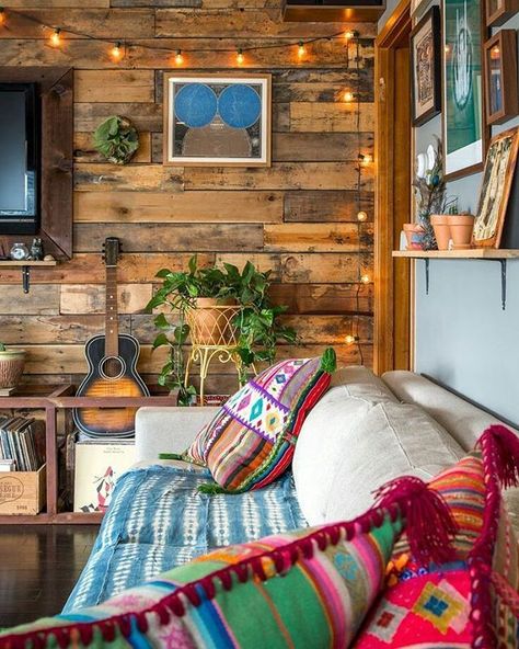 Interior Design Country, Boho Cabin, Cabin Vibes, Decor Ikea, Front Deck, Casa Vintage, Hobbit House, Bohol, Boho Living