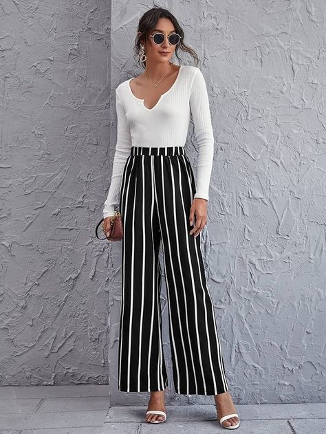 Blue And White Striped Pants Outfit, Black And White Striped Pants Outfit, Stripped Pants Outfit, White Striped Pants Outfit, Striped Trousers Outfit, Wide Leg Pants Outfit Summer, Navy Wide Leg Trousers, Stripe Pants Outfit, Wide Leg Trousers Outfit