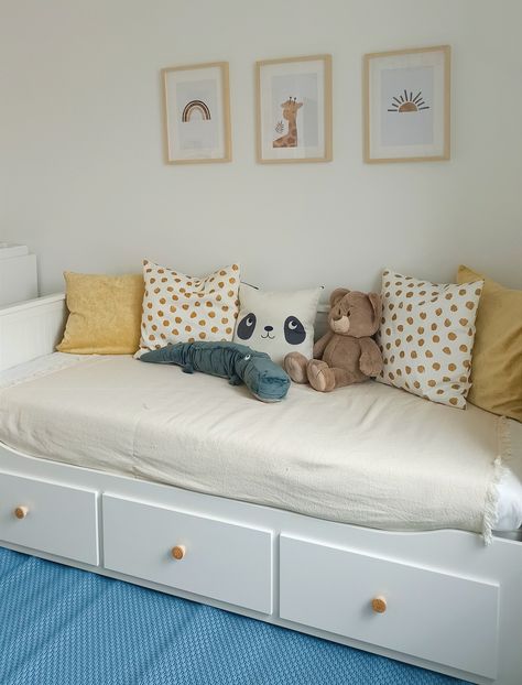 Ikea hack Daybed Kids Room, Hemnes Daybed Kids Room, Neutral Toddler Room, Hemnes Daybed, Toddler Stuff, Toddler Room, Ikea Hack, Daybed, Storage Bench