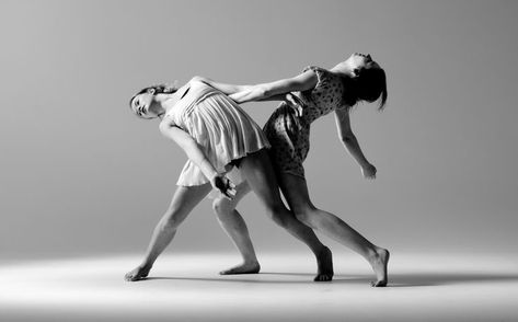 Dance Duet Poses, Contemporary Dance Photography, Contemporary Dance Poses, Dance Duet, Art Of Dance, Modern Dans, Dancing Together, Dance Picture Poses, Dance Photography Poses