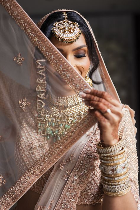 Bridal Tip: Add you and your partners name to your bridal dupatta so that you can re-wear and re-use this dupatta multiple times with that little touch of personalization! [Indian Bridal look, Bridal lehenga, Bridal makeup, Wedding Blog, Indian wedding blog, Indian wedding outfit] Newly Wedded Indian Bride, Name Dupatta For Bride, Indian Veil Bridal, Bridal Dupatta With Name, Dupatta Aesthetic, Indian Wedding Elements, Indian Bridal Veil, Indian Bridal Photoshoot, Bridal Dupatta Designs