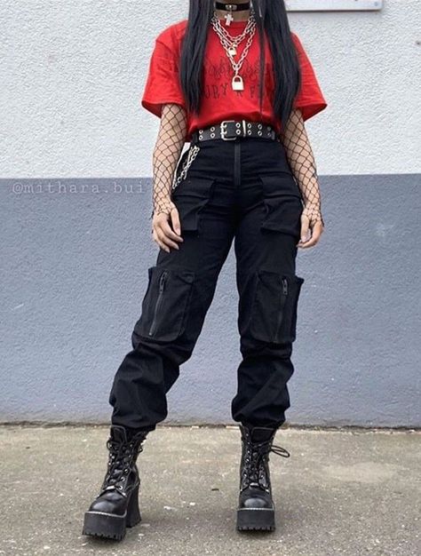 Black And Red Outfit Concert, Edgy Female Outfits, Egirl Concert Outfits, Girls Grunge Outfits, Goth Tomboy Outfit, Mid Size Emo Outfits, Dark Gothic Outfit, Punk Pop Outfits, Alternative Goth Outfits