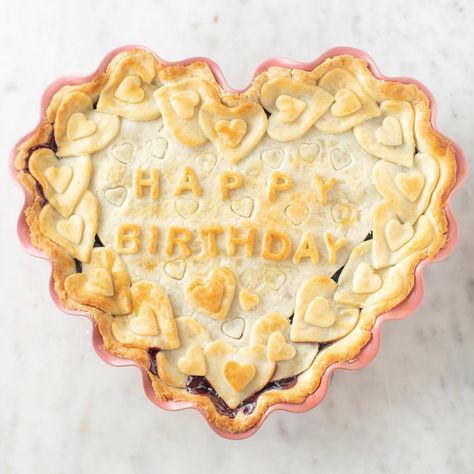 Say 'Happy birthday' heart form cherry pie with heart cutout trim crust Creative Pie Crust, Birthday Pie, Creative Pies, Birthday Pies, Pie Crust Designs, Pie Decoration, Wedding Pie, Birthday Heart, 16 Cake