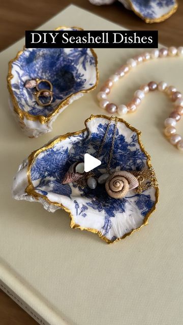 How To Decoupage Shells, Scallop Shell Craft Ideas, Shell Painting Ideas, Sheri Wilson, Scallop Shell Craft, Decoupage Shells, Seashell Necklaces, Ring Holder Diy, Blue Decorations