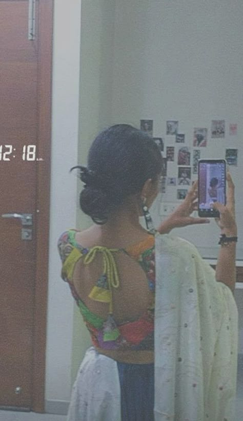 Indian Outfit Mirror Selfie, Asthetic Picture In Traditional, Garba Snapchat Story, Garba Poses For Women, Saree Snapchat Story, Aesthetic Girl Indian, Traditional Mirror Selfie, Saree Mirror Selfie Poses, Traditional Pics Ideas