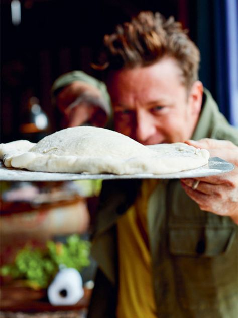 Jamie Oliver Italian Recipes, Jamie Oliver Pizza, Neapolitan Pizza Dough Recipe, Neapolitanische Pizza, Resep Pizza, Pizza Vegana, Bread Dough Recipe, Neapolitan Pizza, Pizza Base