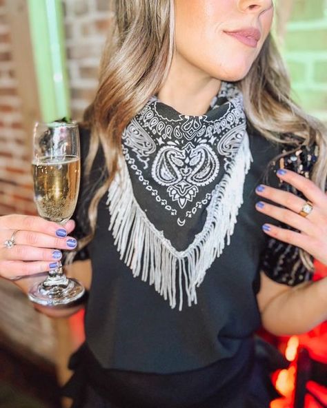 FIG BOUTIQUE on Instagram: "Loving this added accessory!!! Bandanas with fringe are just a MUST!!!! The perfect add on for a rodeo night!!! Come see us instore today till 6!!!! #accessories #accessories #accesorios #accessory #bandana #bandanastyle #fringe #sequins #style #styleinspo #stylefashion" Bandana With Fringe, Ideas Emprendimiento, Bandana Outfit, Disco Cowgirl, Bandana Styles, Concert Fits, Bandana Scarf, Western Wear, Womens Scarves