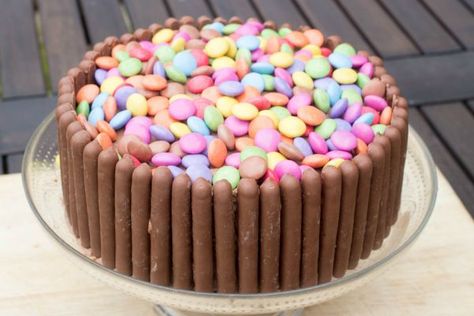 super simple kids birthday cake 10th Birthday Cake Girl, Simple Kids Birthday Cake, Easy Cakes For Kids, Birthday Cake For Mum, Easy Kids Birthday Cakes, 10th Birthday Cake, Birthday Cake Recipes, Cake Recipes Uk, Cakes For Kids