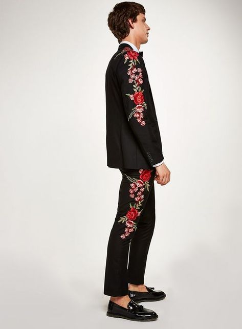 Suit With Embroidery Men, Embroidered Suit Men, Embroidered Wedding Suit, Mens Floral Blazer, Cocktail Wedding Attire, Black Velvet Suit, Embroidered Blazer, Embroidered Suit, Indian Men Fashion