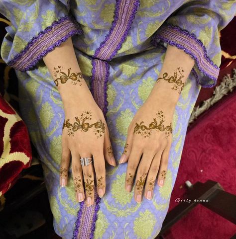 Ribbons and stuff 🎀🌙✨️ | Instagram Ribbon Mehndi Design, Ribbon Henna, Coquette Henna, Girly Henna, Henna Kit, Henna Art Designs, Mehndi Designs For Girls, Henna (mehndi) Design, Henna Tattoos