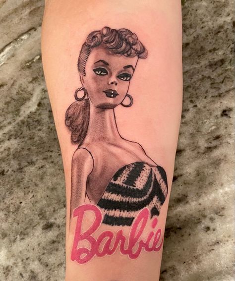 Vintage Barbie Tattoo, Barbie Tattoo Ideas, Barbie Old, Barbie Tattoo, Tattoo Vintage, R Tattoo, School Tattoo, Vintage Tattoo, Old School Tattoo