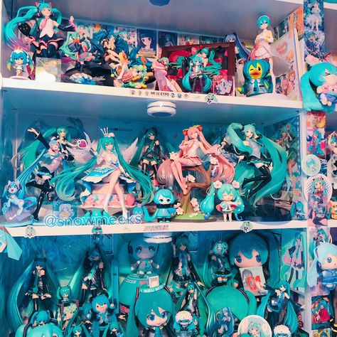 Miku Figure Collection Shelf, Miku Themed Room, Hatsune Miku Merch, Miku Bedroom, Hatsune Miku Room, Anime Figures Collection Display, Miku Room, Figure Shelf, Miku Figures