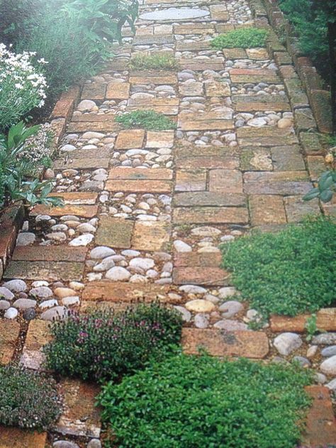 Taman Diy, Garden Paving, Desain Lanskap, Cottage Garden Design, Garden Walkway, Cottage Gardens, Have Inspiration, The Secret Garden, Garden Yard Ideas