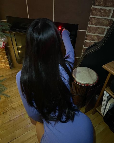 Asian long black hairstyle Long Hair Asian Woman, Long Hair Asian, Chris Core, Spiky Haircut, Black Hairstyle, Bold Hair Color, Stylish Short Haircuts, Hair Idea, Short Haircut