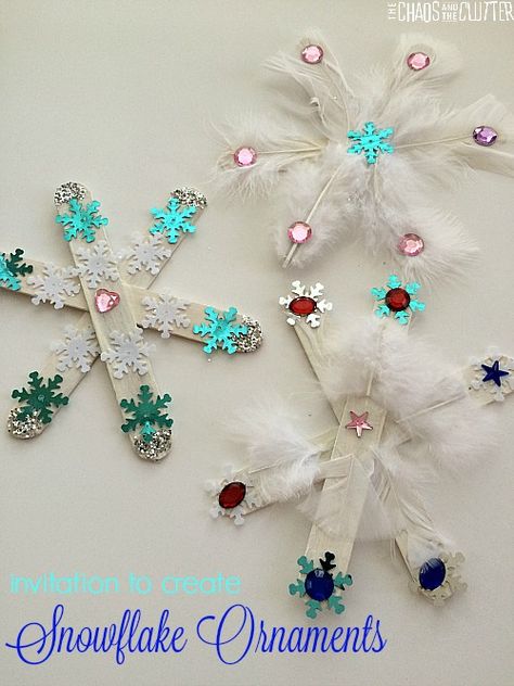 Invitation to create snowflake ornaments. An easy Christmas craft for kids. Snowflake Craft For Kids, Easy Snowflake, Juleverksted For Barn, Simple Snowflake, Snowflake Craft, Christmas Crafts For Kids To Make, Winter Crafts For Kids, Navidad Diy, Preschool Christmas