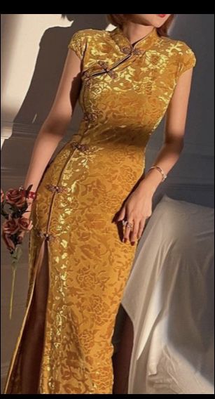 Long Cheongsam Dress, Chinese Dresses Modern, Velvet Chinese Dress, Elegant Chinese Dress, Yellow Chinese Dress, Chinese Gown Traditional, Qui Pao Dress, China Outfits Traditional, Asian Formal Dress