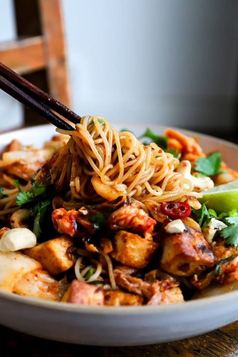 Kimchi Noodle Bowl with Garlicky Tofu — judilicious and nutritious Kimchi Noodles, Tofu Noodles, Kimchi Recipe, Work Meals, Ramen Recipes, Noodle Bowl, Unprocessed Food, Recipe Board, Healthy Kitchen