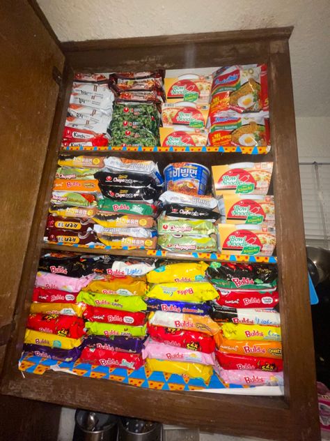 Snack Drawer, Snack Organizer, Sleepover Food, Junk Food Snacks, Food Babe, Grocery Items, Healthy Food Motivation, Yummy Comfort Food, Food Recepie