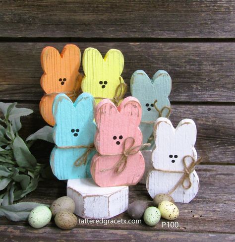 Wooden Easter Crafts, Peeps Crafts, Easter Patterns, Easter Tiered Tray, Fence Wood, Rustic Easter Decor, Easter Wood Crafts, Craft Booth Displays, Spring Easter Crafts