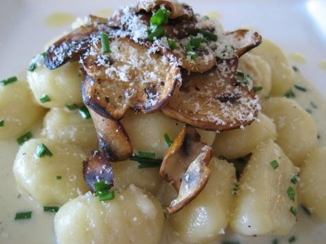 Marsala Wine Recipes, Marsala Recipes, Gorgonzola Gnocchi, Mushroom Gnocchi, Pescatarian Meals, Risotto Dishes, Marsala Recipe, Italian Meals, Vegetarian Italian