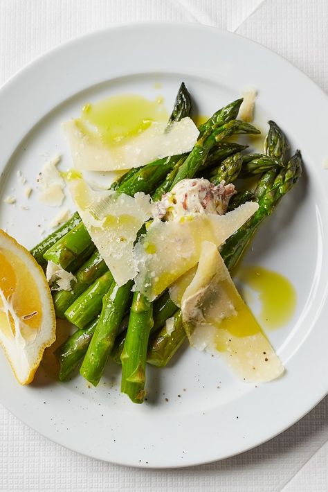 Carbonara Pizza, Bacon Lasagna, Anchovy Butter, Anchovy Recipes, Best Asparagus Recipe, Great British Chefs, Parmesan Recipes, Roasted Asparagus, Asparagus Recipe