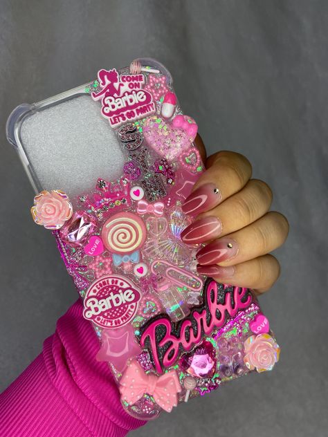 Customized Barbie inspired junk phone case. Made with high quality charms that will last. These are made to order and will look nearly identical to the images above. ANDROID USERS!! Please message me for details on your phone type.  New case options will be posted soon. Stay tuned and give my shop a follow 💞 Bling Phone Cases Diy, Bling Phone Cases, Funny Phone Cases, Barbie Inspired, Girly Phone Cases, Diy Iphone Case, Pretty Iphone Cases, Pretty Phone Cases, Pink Phone Cases