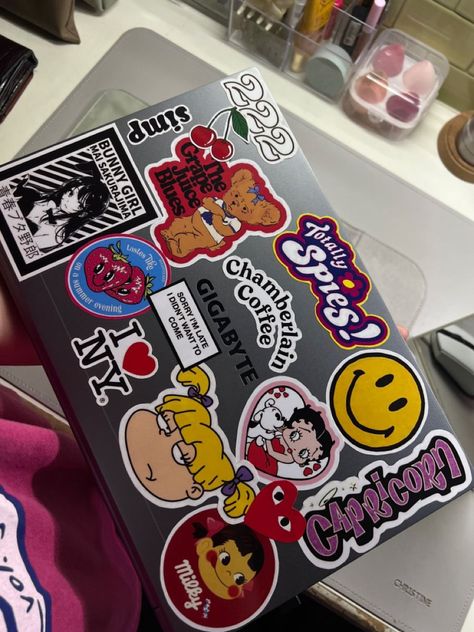 Macbook Case Stickers, Laptop Decoration, Cartoon Graffiti, Laptop Case Stickers, Stickers Cool, Fashion For Girls, Graffiti Stickers, Cute Laptop Stickers, Macbook Stickers