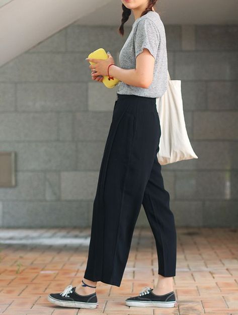 Luvtolook | Virtual Styling - Trousers Minimal Stil, Minimalist Moda, Mode Casual, Looks Street Style, Looks Style, Mode Inspiration, Minimal Fashion, Outfits Casuales, Look Fashion