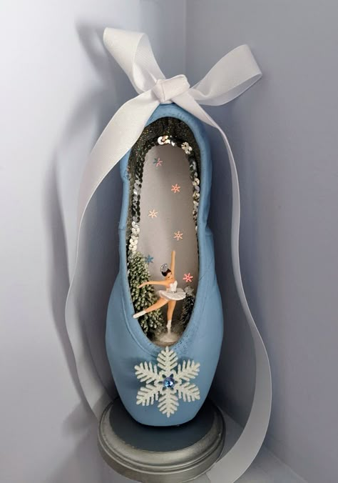 Painted Pointe Shoes Nutcracker, Nutcracker Decorated Pointe Shoes, Decorated Pointe Shoes Nutcrackers, Nutcracker Pointe Shoe Decorating, Pointe Shoe Decorations Ideas, Ballet Shoes Art, Ballet Friends, Ballet Bedroom, Nutcracker Season