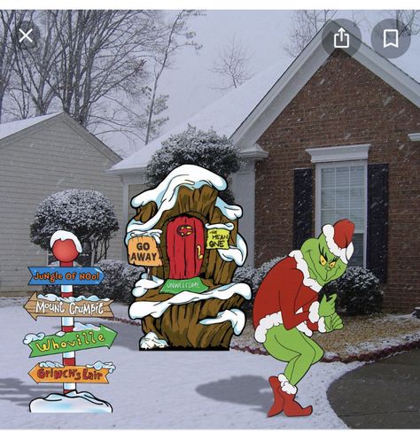 Grinch Stealing Christmas Lights, Grinch Stealing Lights, Grinch Yard Decorations, Porch Christmas Decorations, Grinch Christmas Party, Whoville Christmas, Hanging Christmas Lights, Grinch Christmas Decorations, Christmas Yard Art