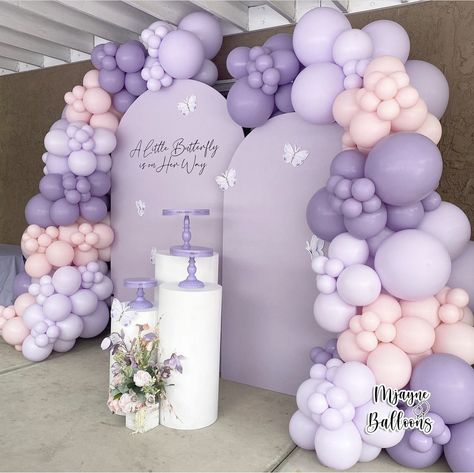 Purple Themed 21st Birthday Party, Lilac Balloon Backdrop, Purple Butterfly Baby Shower Backdrop, Butterfly Balloons Decorations, Ballons Garland Backdrops, Purple Themed 1st Birthday Party, Purple Themed Birthday Party Ideas, Purple Butterfly Theme Birthday Party Decoration, Lilac Theme Party