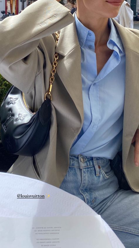 Beige And Blue Outfit, Outfit Button Up Shirt, Long Sleeves Outfit, Blue Shirt Outfit, Beige Blazer Outfit, Button Up Shirt Outfit, Corporate Fashion, Long Sleeve Outfits, Beige Blazer