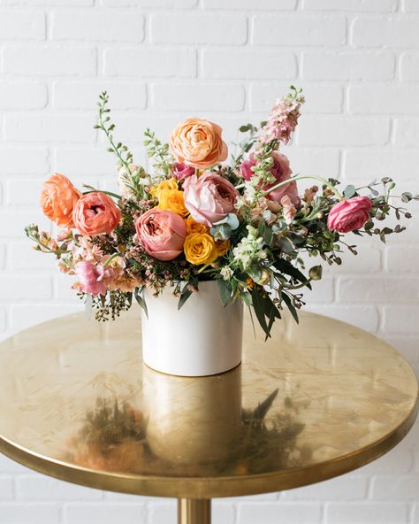 floral-arrangement-large Spring Wedding Tablescapes, Wildflower Centerpieces, Pink Flower Arrangements, Summer Flower Arrangements, Rose Floral Arrangements, Table Flower Arrangements, Large Floral Arrangements, Spring Floral Arrangements, Flower Vase Arrangements