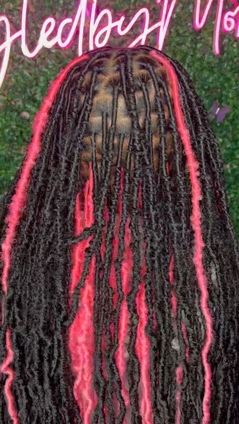 Soft Locs With Peek A Boo Color, Locs Peekaboo Color, Locs With Peekaboo Color, Locs Peekaboo, Peekaboo Butterfly Locs, Peekaboo Soft Locs, Peekaboo Locs, Soft Locs With Color, Vacation Hairstyle