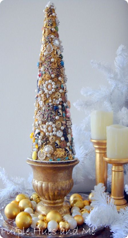 DIY:: Jeweled Christmas Tree - Upcycle jewelry using a painted Styrofoam cone, hot glue, and old jewelry Jewelry Trees, Costume Jewelry Crafts, Old Jewelry Crafts, Jeweled Christmas Trees, Vintage Jewelry Ideas, Vintage Jewelry Repurposed, Jeweled Christmas, Jewelry Repurposed, Jewelry Christmas Tree