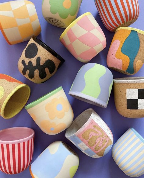 Colorful Pottery, Pottery Store, Simple Projects, Painted Pots Diy, Ceramic Glaze Recipes, Practical Kitchen, Pottery Painting Designs, Crochet Tools, Keramik Design