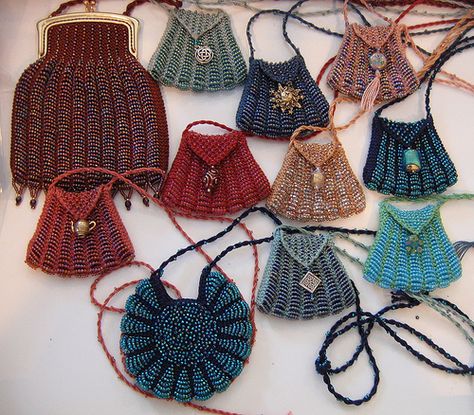 Amulet bag 006 by you. Seed Bead Purse, Crocheted Jewelry, Bamboo Knitting Needles, Knit Purse, Bead Knit, Vogue Knitting, Crochet Purse Patterns, Crochet Bags Purses, Beaded Purses