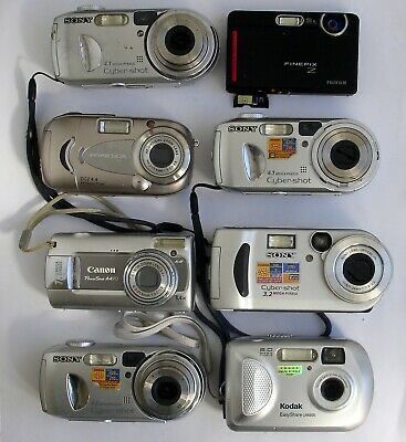 Cute Camera, Retro Gadgets, Camera Digital, Poses References, Vintage Cameras, Digital Cameras, Camera Photography, Digital Camera, Different Types