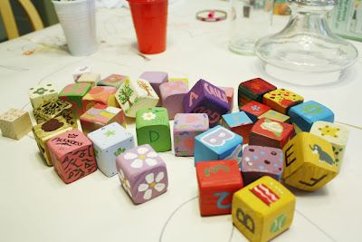 DIY Baby Shower Idea: get wood blocks and have everyone paint a block for the baby to (eventually) play with! (I still have blocks 17 years later that 5 kids (and tons of friends) have played with from my 1st baby's baby shower!!!) Diy Baby Blocks, Creative Birthday Party Ideas, Creative Baby Shower, Diy Blocks, Fun Baby Shower Games, Baby Blocks, Kids Wood, Baby Shower Diy, Diy Baby