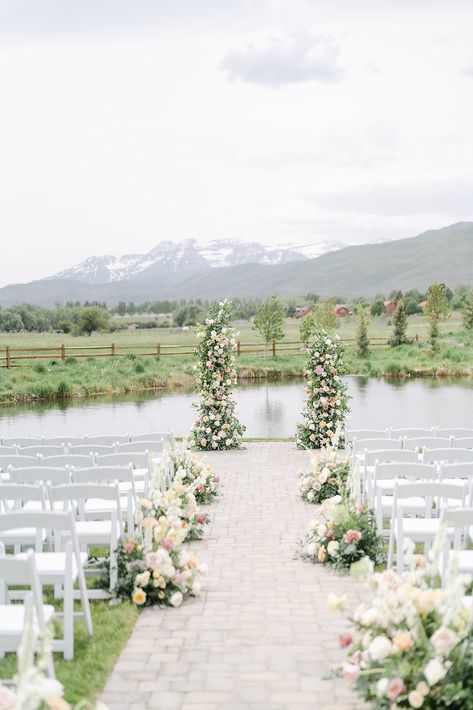 The bride and groom wed with an outdoor wedding ceremony adorned in soft hues and scenic views amidst the Utah mountain Valley. | Photo: Pepper Nix Photographers Spotlight WiH Partner- Registry: Bering's #WeddingsinHouston #RealWedding #DestinationWedding #OutdoorWeddingCeremony #UtahWedding #WeddingInspiration #WeddingRegistry #ScenicWeddings #MountainWedding #WeddingDetails #CeremonyDecor #PastelWedding Summer Wedding Venues, Al Fresco Wedding, Wedding Venues Utah, Laid Back Wedding, Utah Bride, Mountain Valley, Modern Minimalist Wedding, Mountain Bride, Ceremony Arch