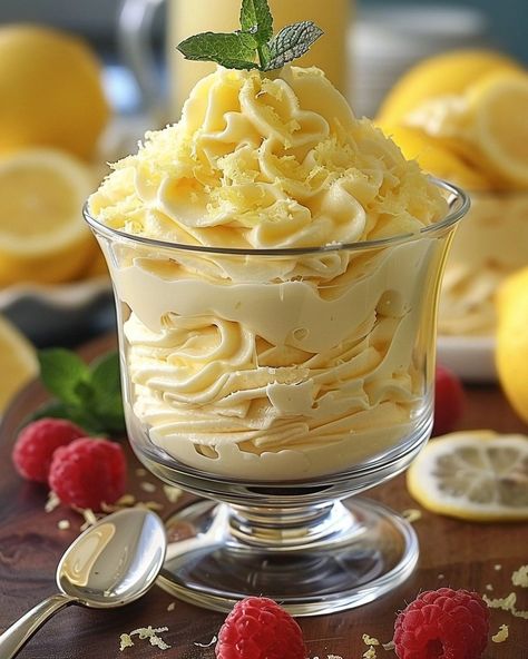 Lemon Cheesecake Mousse French Style Cheesecake Mousse, Lemon Mousse Cake Recipe, Lemon Mousse Recipe, Lemon Cheesecake Mousse, Cheesecake Mousse Recipe, Mousse Cheesecake, Dessert Pasta, Lemon Treats, Desserts In A Glass