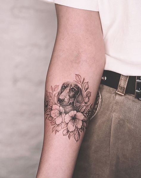 Arlo Tattoo, Miniature Tattoos, Animal Tattoos For Women, Dachshund Tattoo, Cute Cat Tattoo, Pawprint Tattoo, Dog Memorial Tattoos, Paw Tattoo, Výtvarné Reference