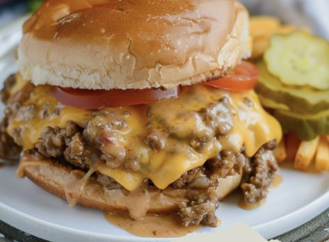 Crockpot Cheeseburgers Crockpot Cheeseburgers, Crock Pot Dips, Sandwhich Recipes, Steak Dishes, Cheeseburger Recipe, Velveeta Cheese, Hot Sandwich, Cheesy Sauce, Dessert Salads