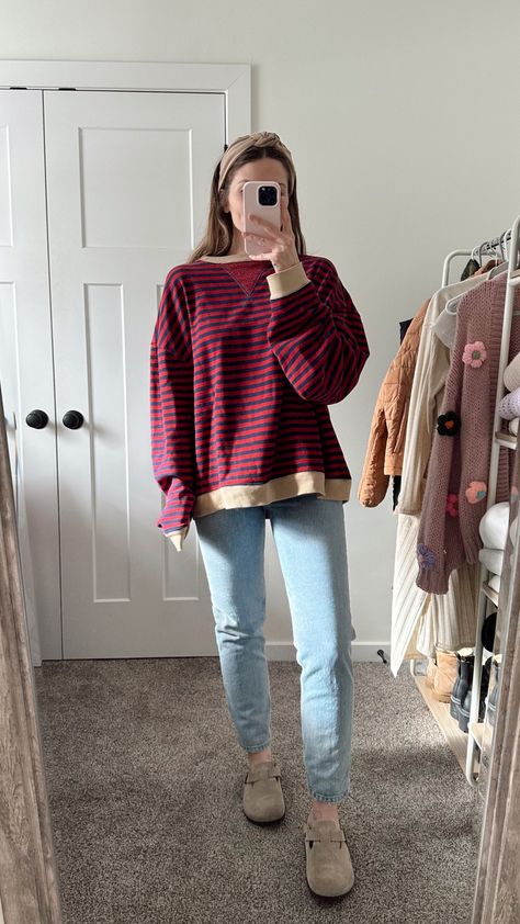 Classic Striped Oversized Crewneck curated on LTK Striped Crewneck Outfit, Oversized Crewneck Outfit, Fall Layering Outfits, Fall Athleisure Outfits, Women Fall Outfit Ideas, Athleisure Outfits Fall, Mom Outfits Winter, Oversized Sweatshirt Outfit, Plaid Outfits Fall