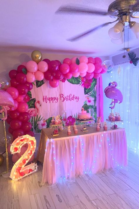 Flamingo Birthday Decorations, Flamingo Birthday Theme, Flamingo Party Ideas, Pink Flamingo Birthday, Cake Balloons, Pink Flamingo Party, Flamingo Themed Party, Birthday Decorations At Home, Tropical Birthday Party