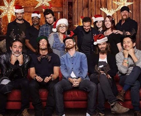 The Cast of The Walking Dead Walking Dead Gifts, Austin Amelio, Walking Dead Pictures, Twd Cast, Tom Payne, Cast Photos, Horror Series, Walking Dead Cast, Carl Grimes