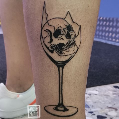 Broken wine glass tattoo, skull tattoo, blackwork, line tattoo, tattooing, tattoo girl, leg tattoo, graphic design, drawing, Atelier Milie, tattoo artist Glass Tattoo Ideas, Wine Glass Tattoo, Wine Tattoo, Glass Tattoo, Broken Bottle, Bottle Tattoo, Cool Aunt, Cool Tattoo, Procreate Drawing