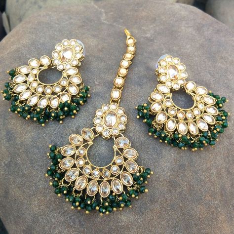 Green Earing Outfits, Green Jwellary, Green Jewelry Indian, Green Earrings Indian, Tika Jewelry, Green Pearl Earrings, Mang Tika, Dress Anarkali, Green Jewellery