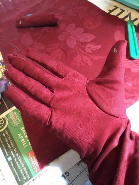 Glove Pattern Sewing, Make Gloves, How To Make Gloves, Gloves Diy, Glove Pattern, Gloves Pattern, Diy Clothes Design, Diy Bags Purses, 3d Shapes