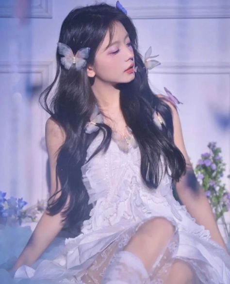 Brunette Bridal Hair, Korean Photoshoot, Korean Princess, Fairy Photoshoot, Hair Inspiration Long, Beautiful Photoshoot Ideas, Dreamy Photography, Photoshoot Concept, Uzzlang Girl